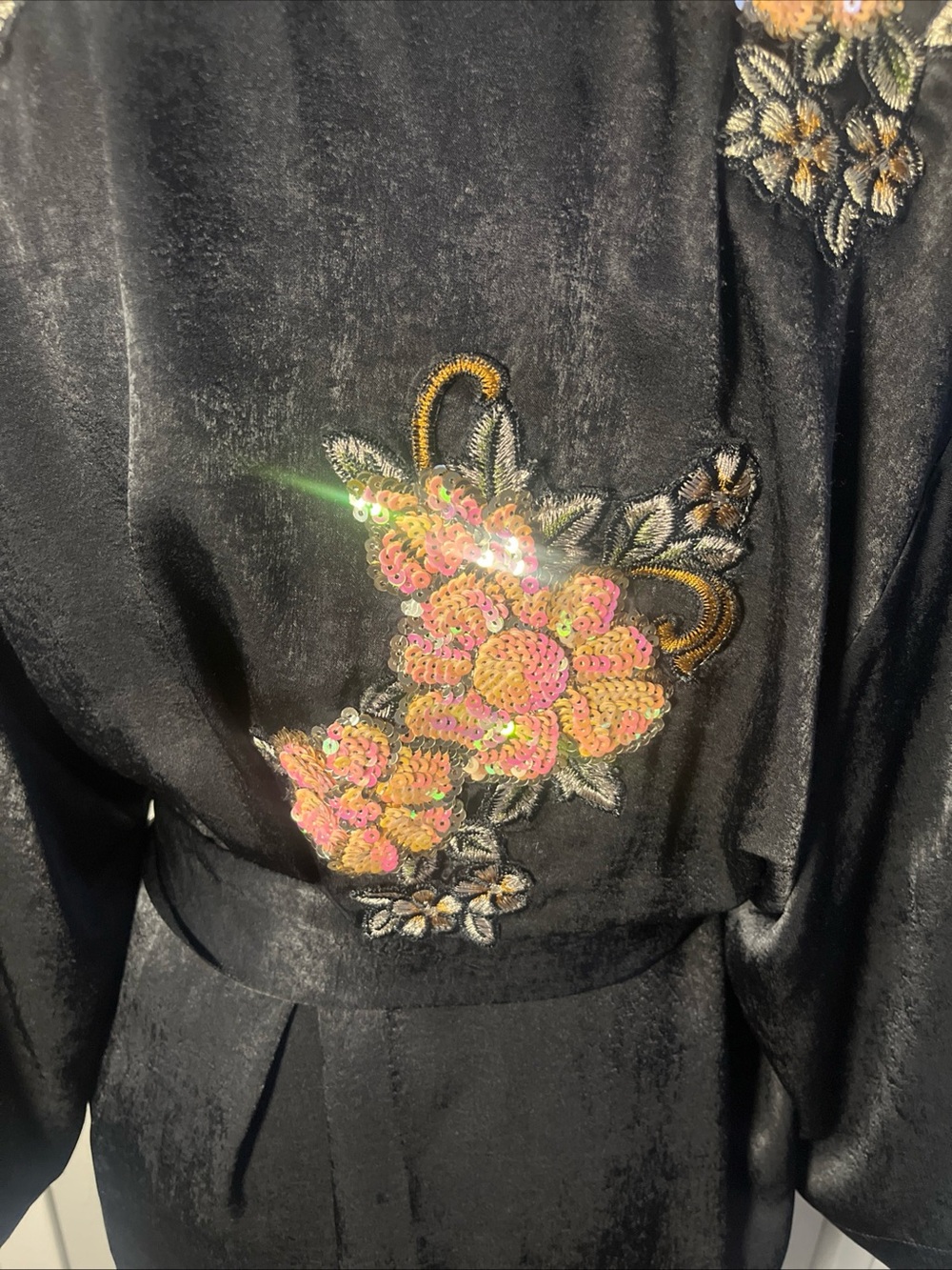 Nichole Lynel Black Satin Floral-Embroidered Robe Sz S - Picture 6 of 10